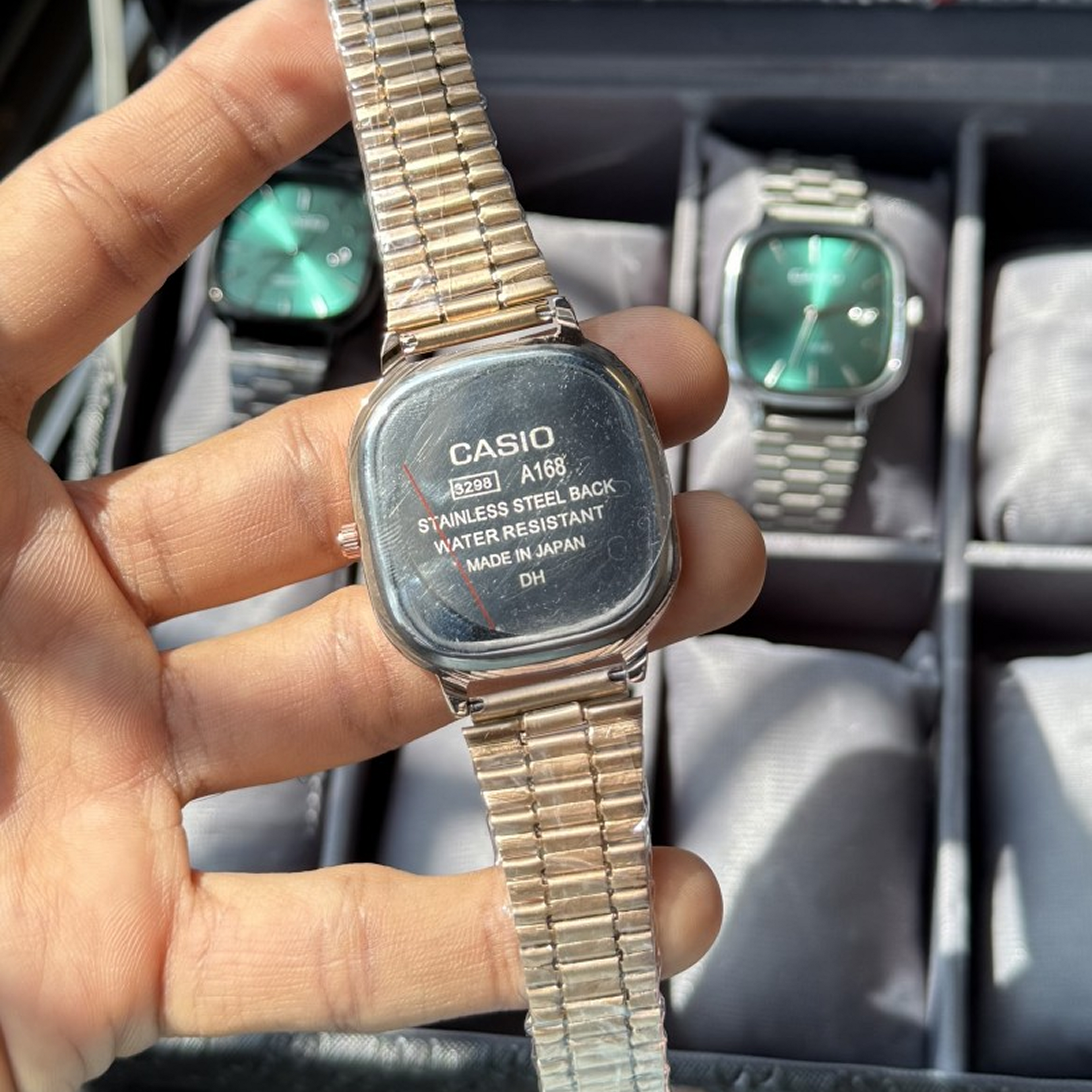 Cassiio Vintage-Inspired Green Dial Quartz Watch with Gold-Tone Bracelet ChronoMist
