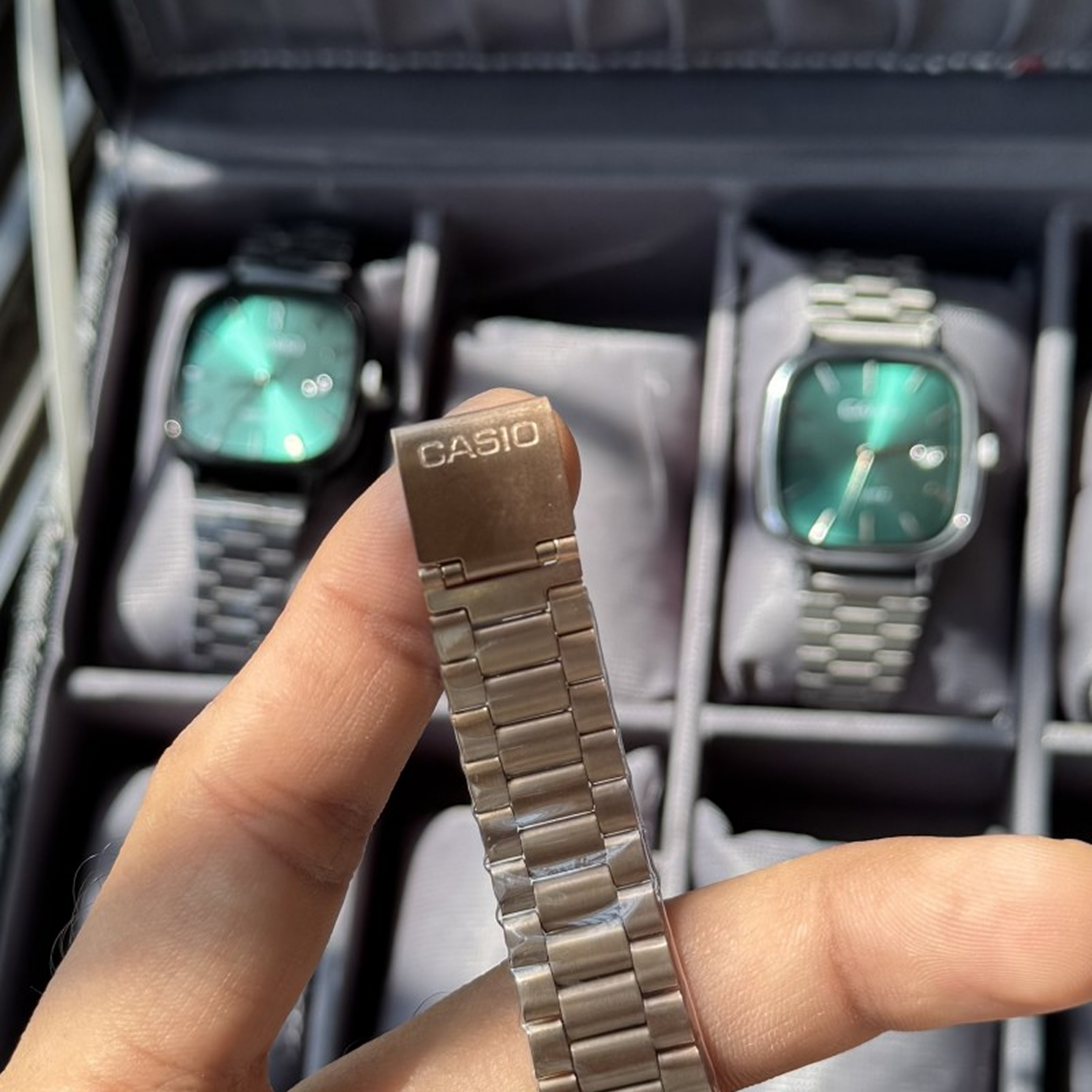 Cassiio Vintage-Inspired Green Dial Quartz Watch with Gold-Tone Bracelet ChronoMist
