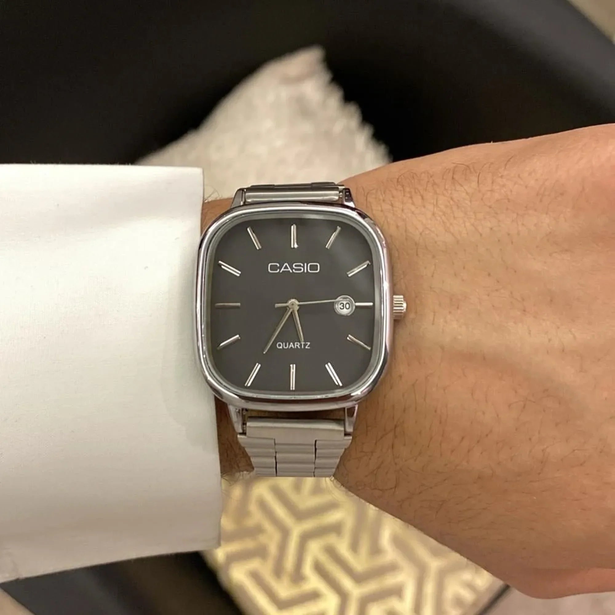 Cassio Quartz Watch Vintage Black Silver ChronoMist