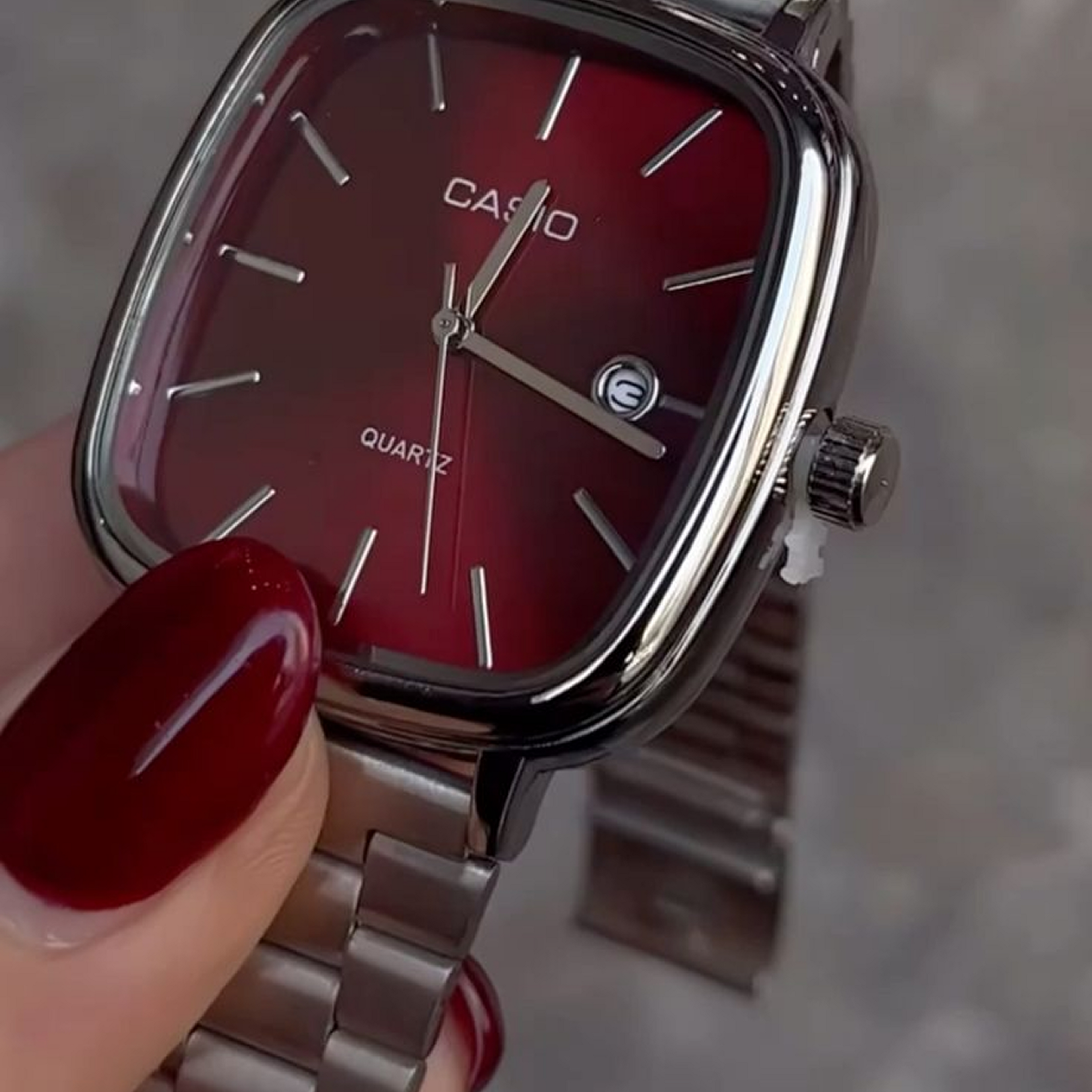 Cassio Quartz Watch Vintage Red Silver ChronoMist