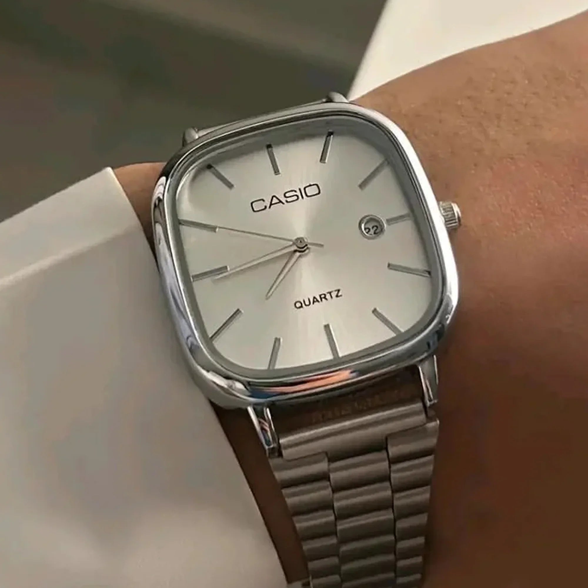 Cassio Quartz Watch Vintage Pearl Silver ChronoMist