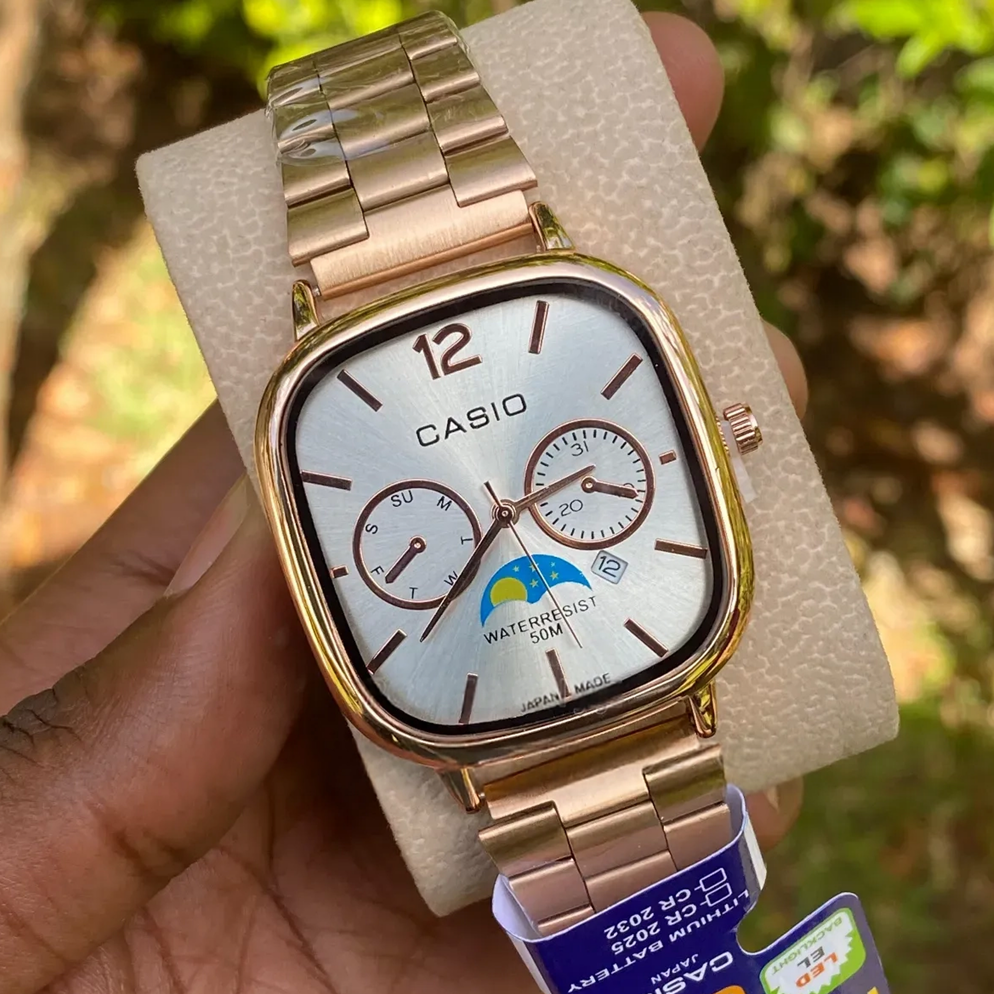 Cassiio Rose Gold Analog Watch – Day/Date Display, Moonphase Design, 50M Water Resistant ChronoMist