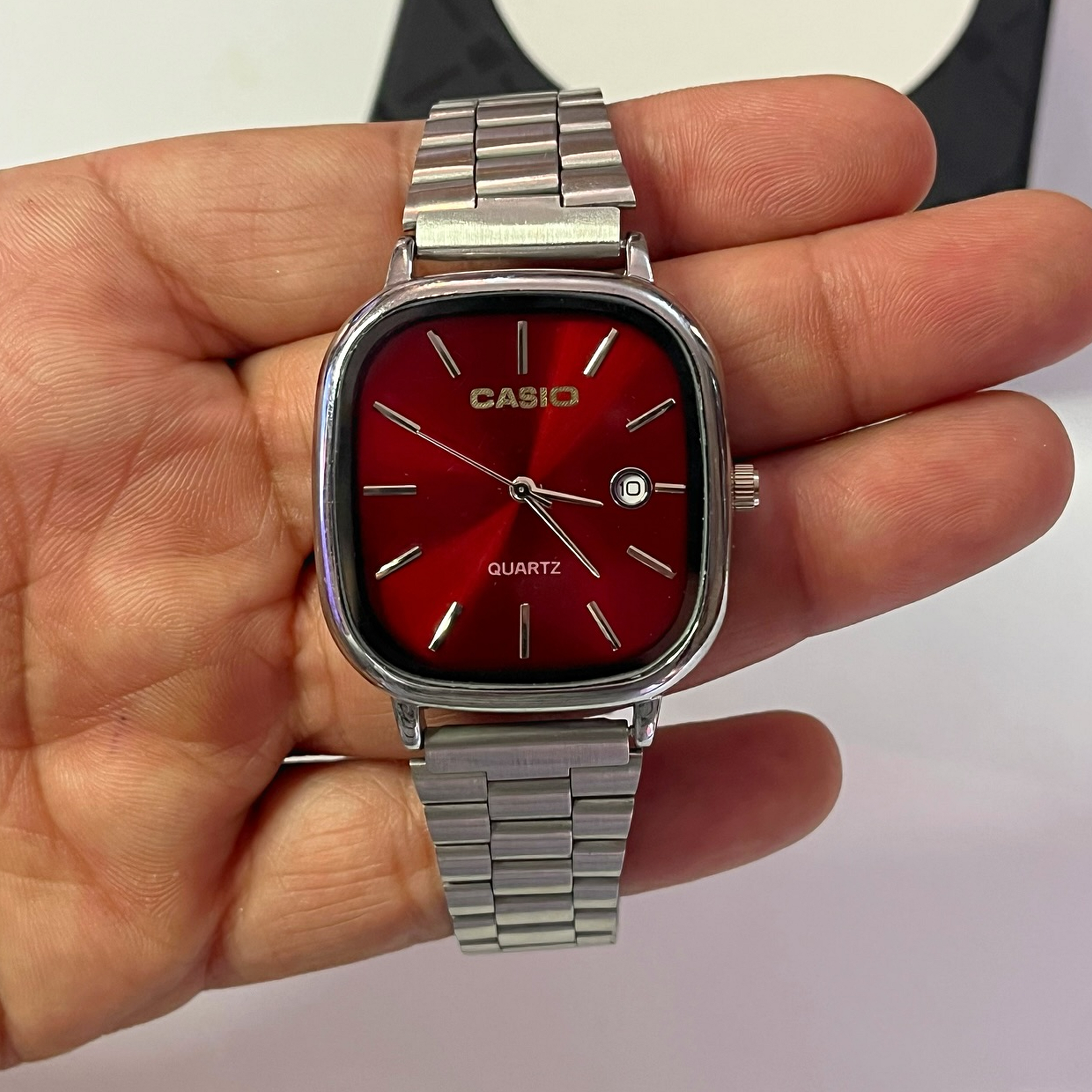 Cassio Quartz Watch Vintage Red Silver ChronoMist