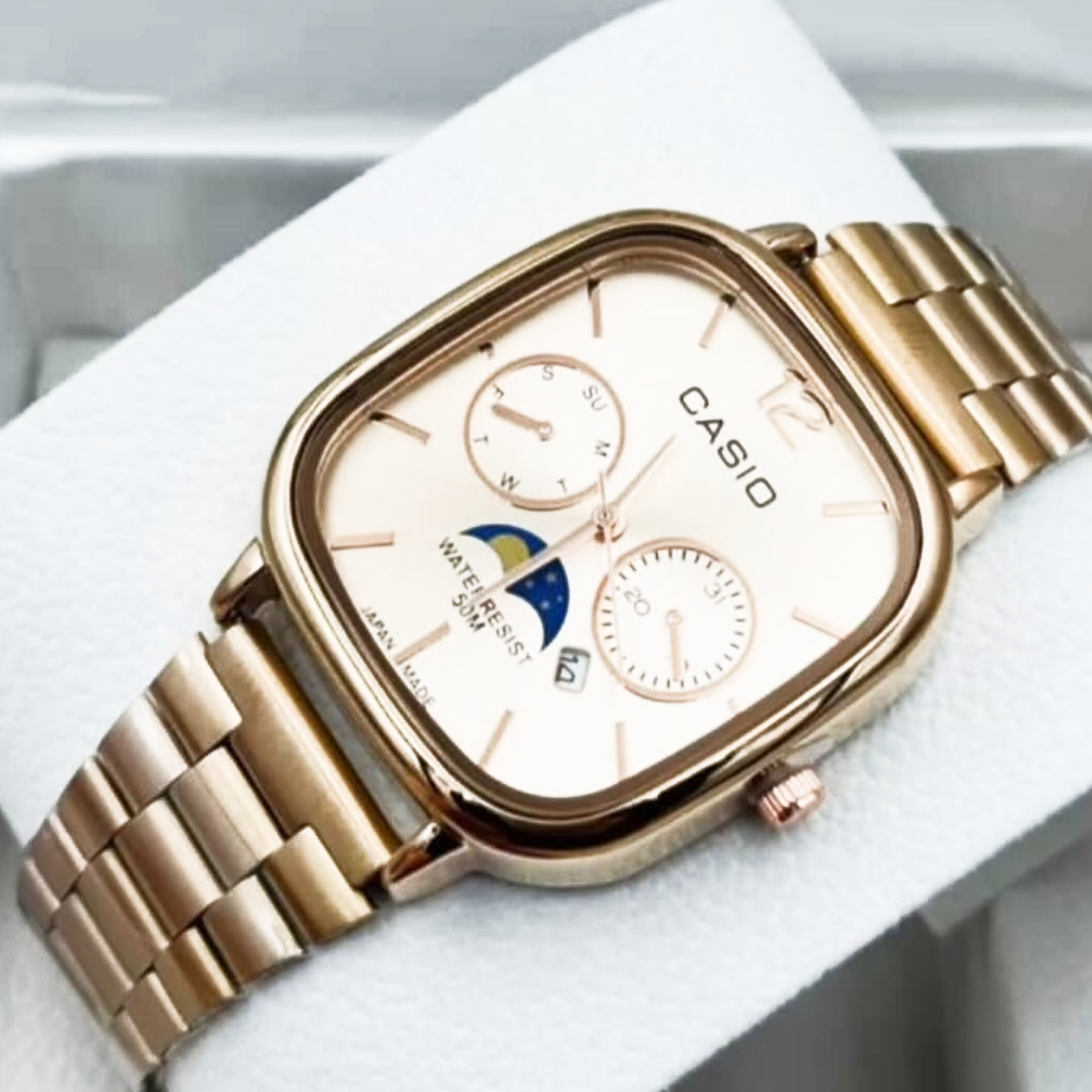 Cassiio Rose Gold Analog Watch – Day/Date Display, Moonphase Design, 50M Water Resistant ChronoMist