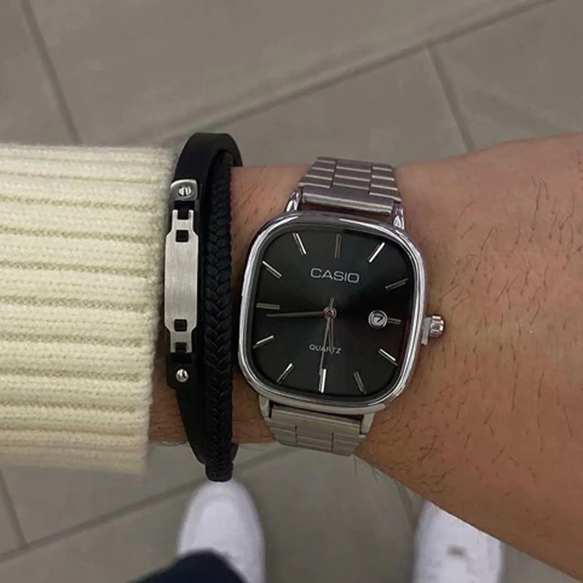 Cassio Quartz Watch Vintage Black Silver ChronoMist