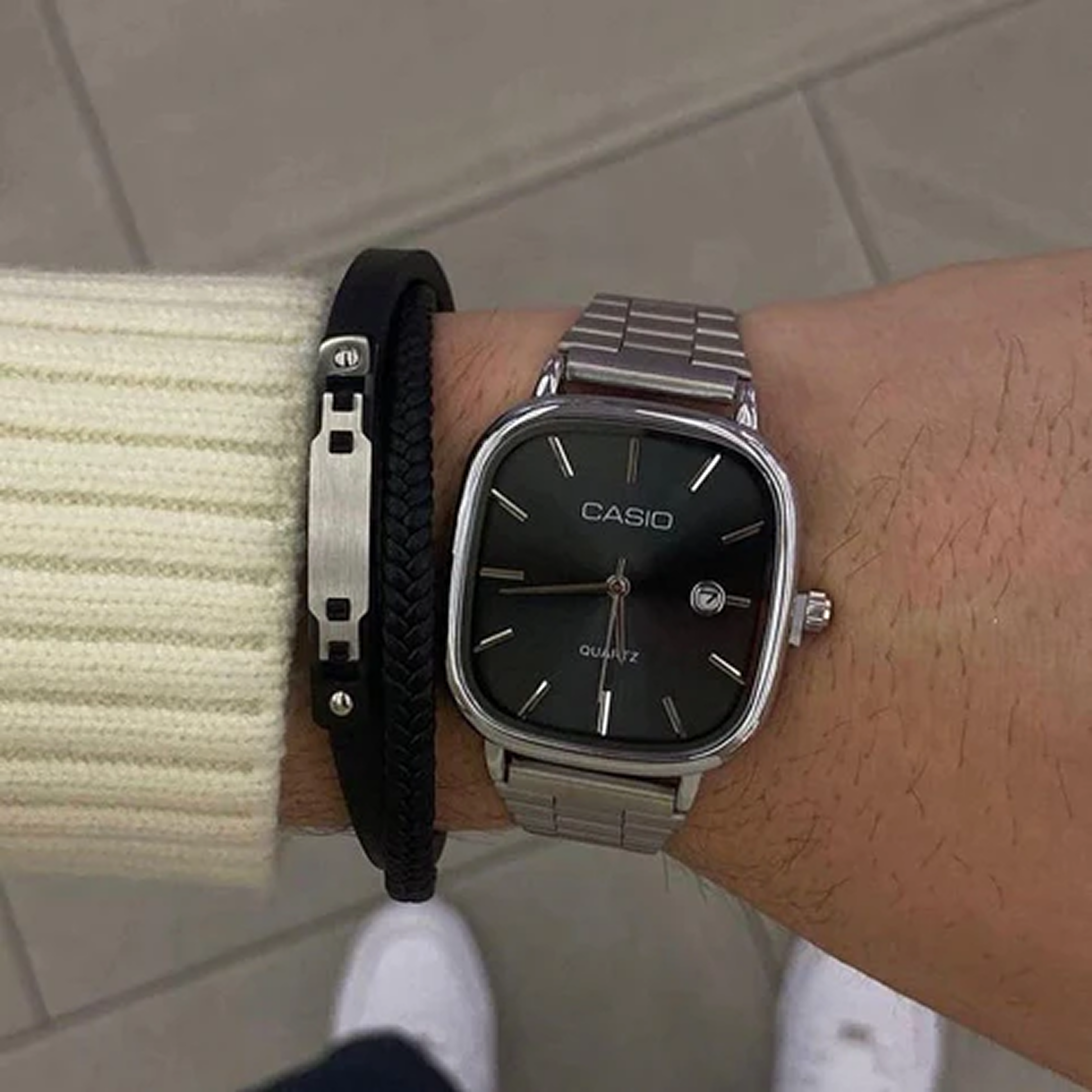 Cassio Quartz Watch Vintage Black Silver ChronoMist