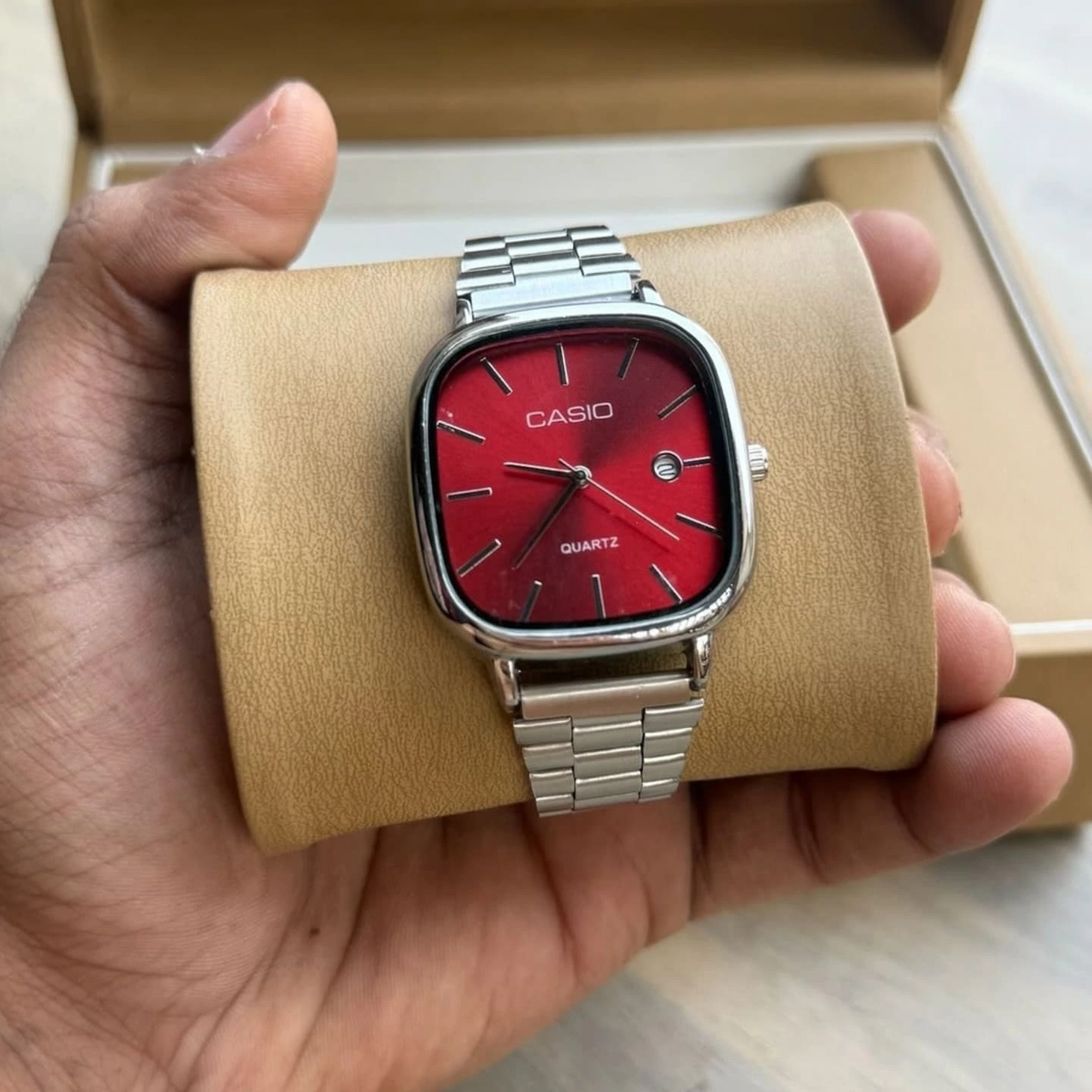 Cassio Quartz Watch Vintage Red Silver ChronoMist