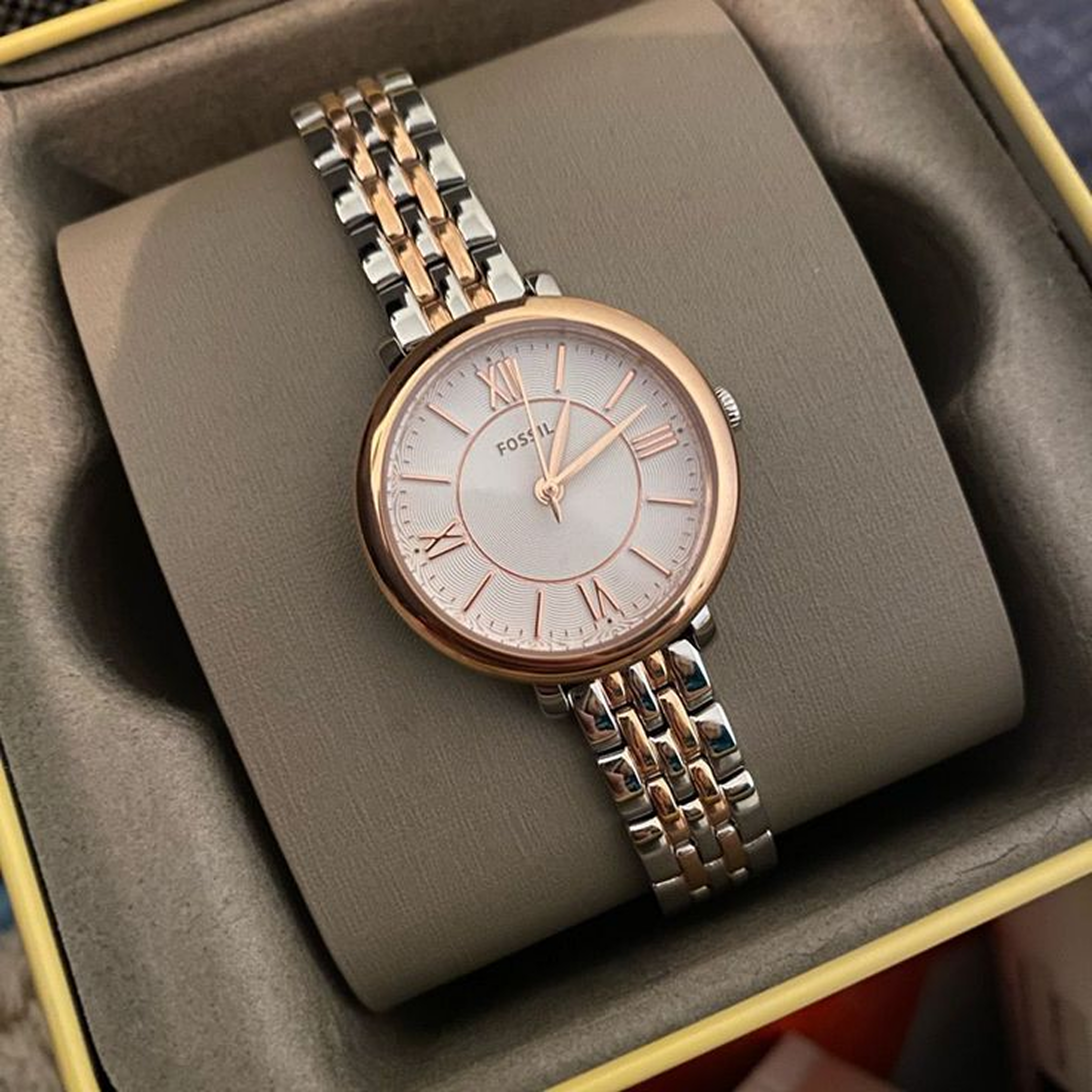 Foossiil Women White Analogue Watch ChronoMist